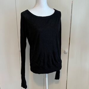 LIKE NEW | lululemon pullover light sweater w/kangaroo pocket
